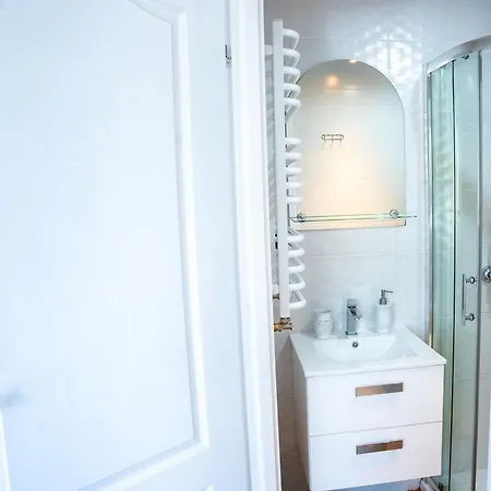 Na Jurze Z Widokiem Na Zamek Jacuzzi Sauna Beczka Wypozyczalnia Rowerow Elektrycznych Basen