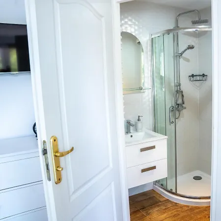 Na Jurze Z Widokiem Na Zamek Jacuzzi Sauna Beczka Wypozyczalnia Rowerow Elektrycznych Basen Landhuis Ogrodzieniec