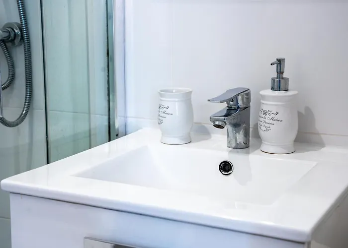 Agroturystyka Na Jurze Apartamenty Z Widokiem Na Zamek Jacuzzi Sauna Beczka Wypozyczalnia Rowerow Elektrycznych Εξοχικό σπίτι *